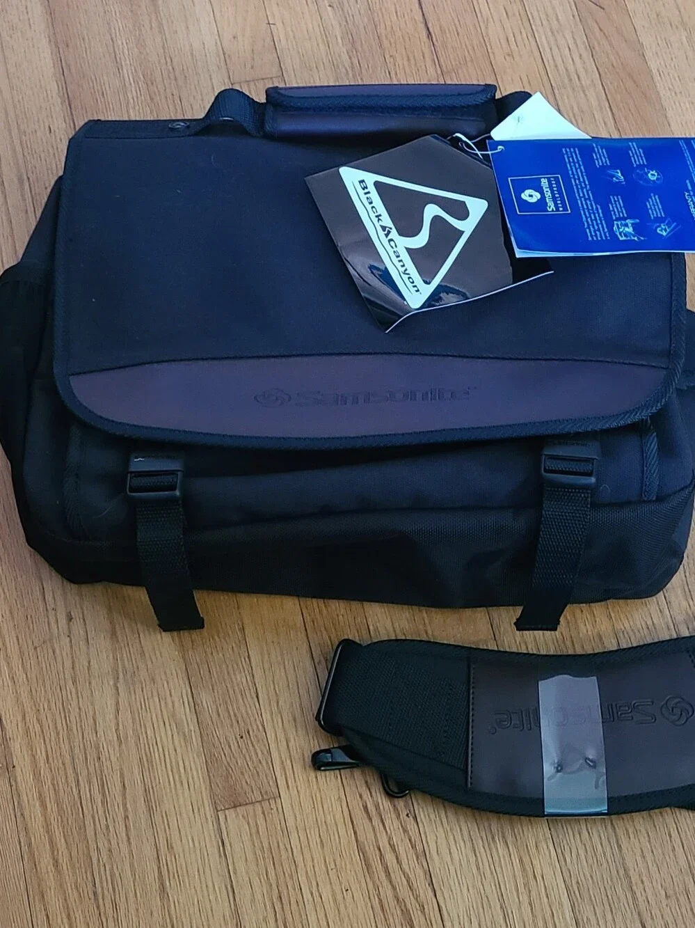 Samsonite Black Messenger Bag with Padded Shoulder Strap NWT
